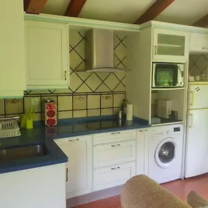 Pequena Cabana Rodeada De Verde Y Cerca De Todo Сasa de vacaciones Cotorrio